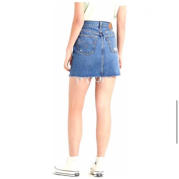 NWT! Levi's High Rise Iconic Deconstructed Skirt Mid Wash Distressed - Picture 1 of 12